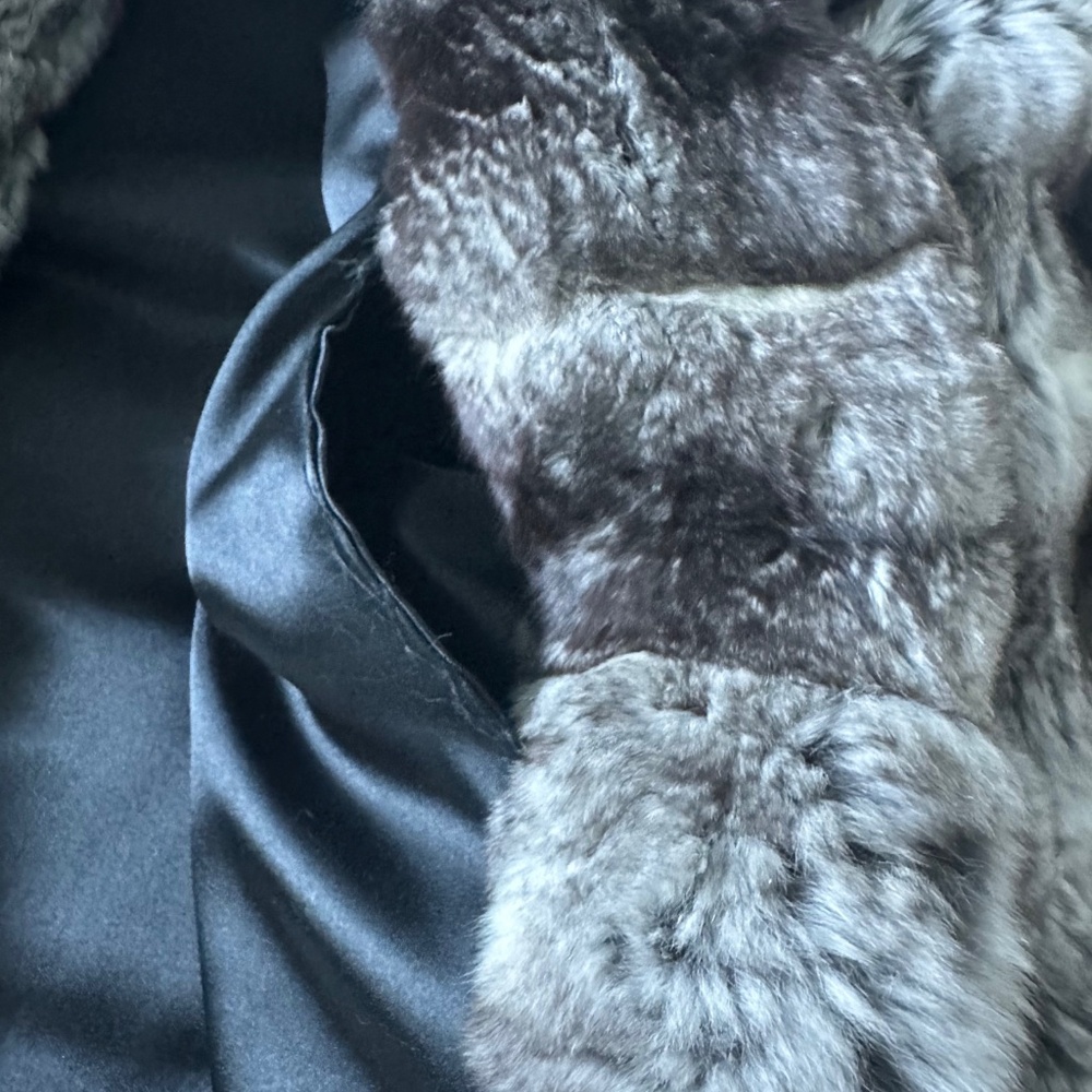 Authentic Genuine Chinchilla Waist-Length Jacket in Medium, Pristine Condition - Picture 7 of 9